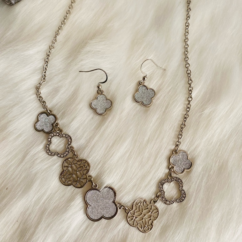 Necklace and earring, set clover style